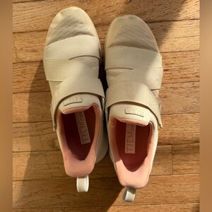 TIEM Latus Women's training shoes/ Sneakers in Natural 7.5